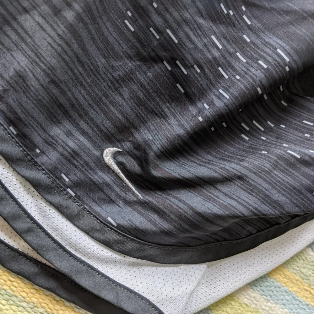 ✨ Nike Dri Fit black print Running shorts XS